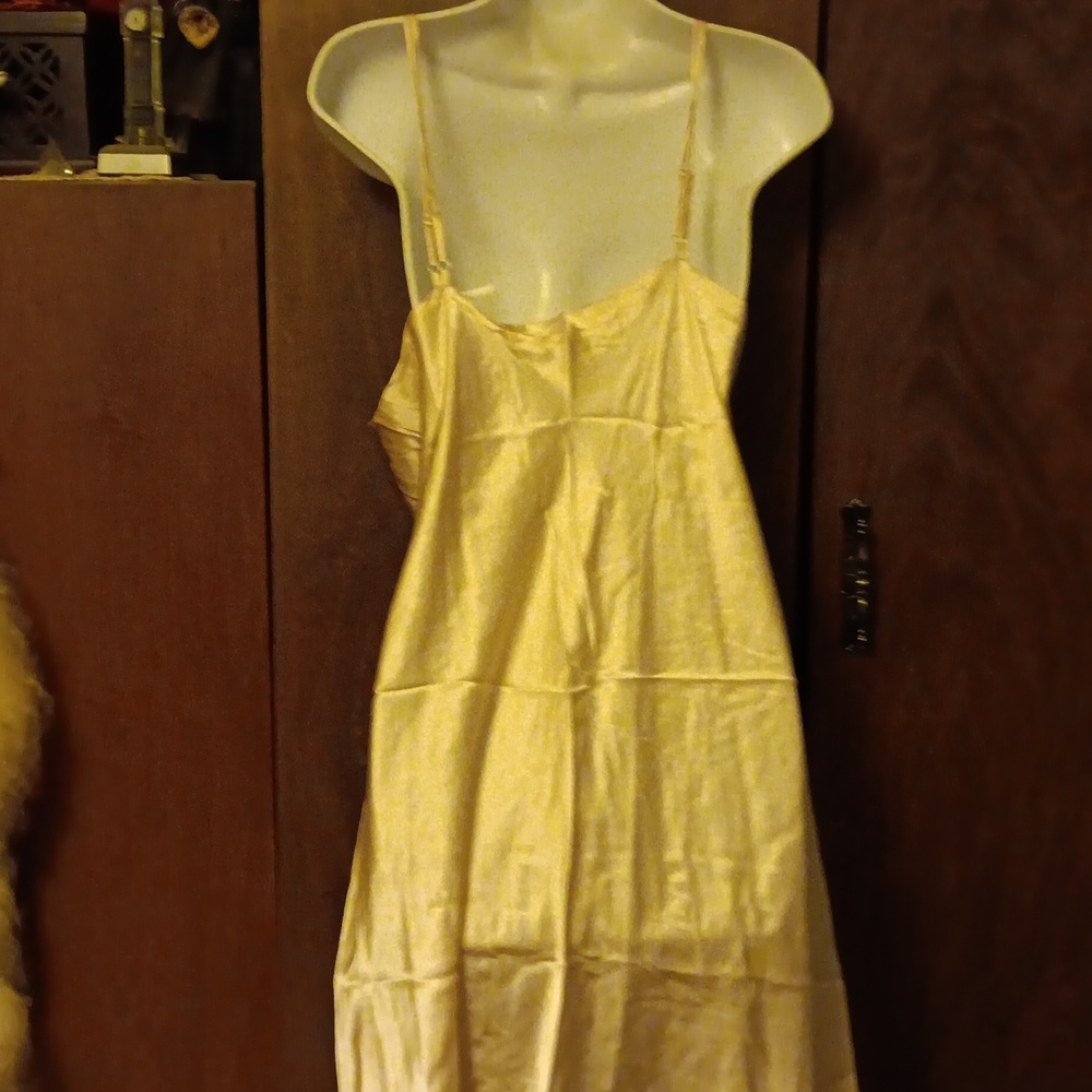NWOT LINDA HARTMAN INTIMATES ROSE CHEMISE AND ROBE LARGE - Picture 11 of 12